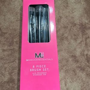 ME MAKEOVER-ESSENTIALS 8-PIECES BRUSH SET WITH REUSABLE STORAGE TIN.